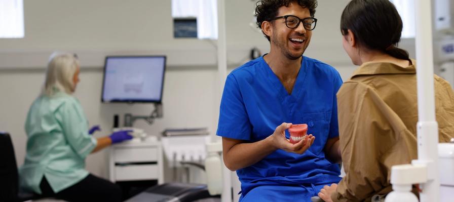 An orthodontic therapist discusses retainers with a patient