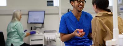 An orthodontic therapist discusses retainers with a patient