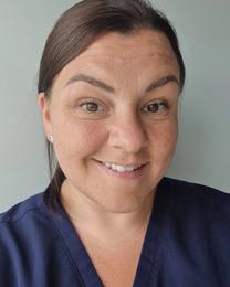 Carly Locker headshot, Therapist