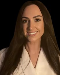 Ceri Walton headshot, Therapist